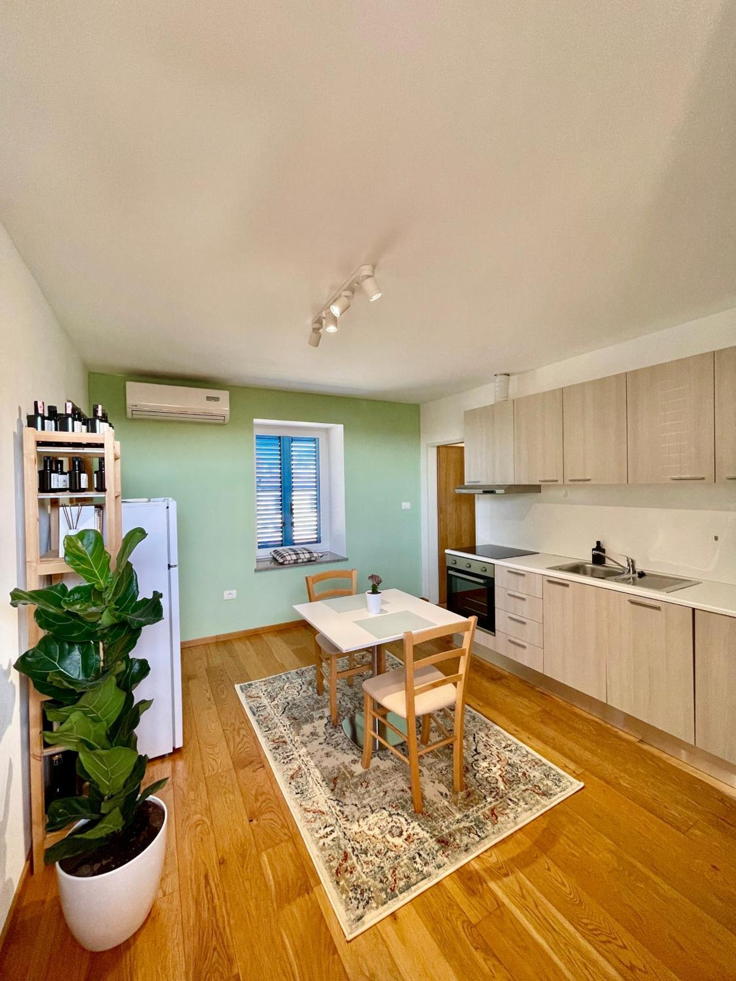 Santomas Apartments Smarje  Bagian luar foto