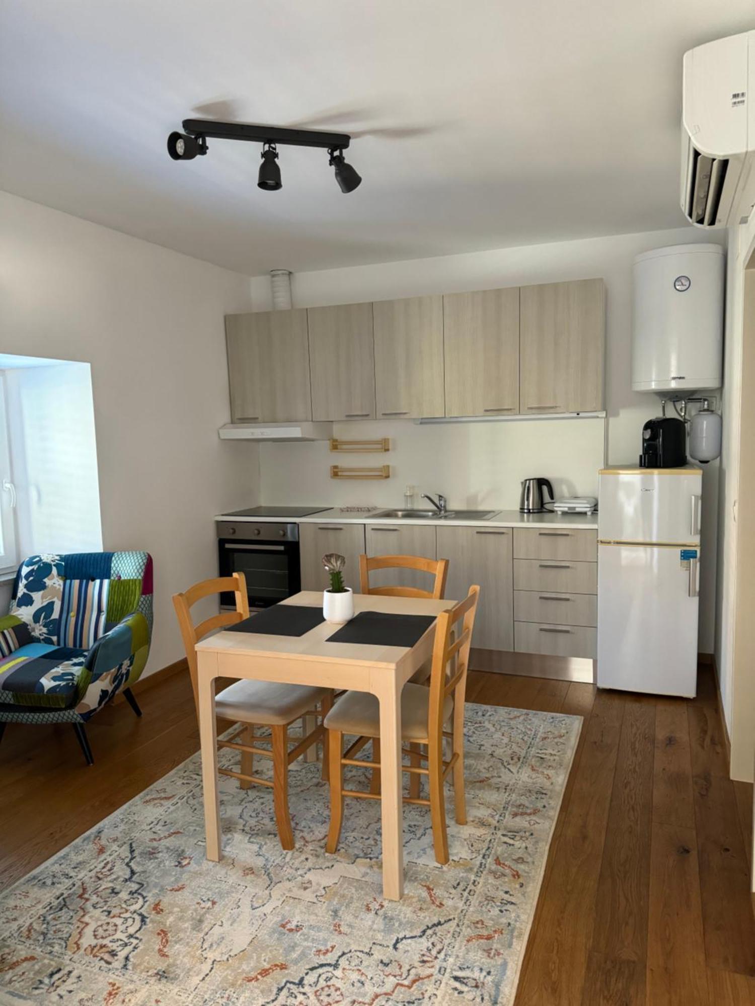 Santomas Apartments Smarje  Bagian luar foto