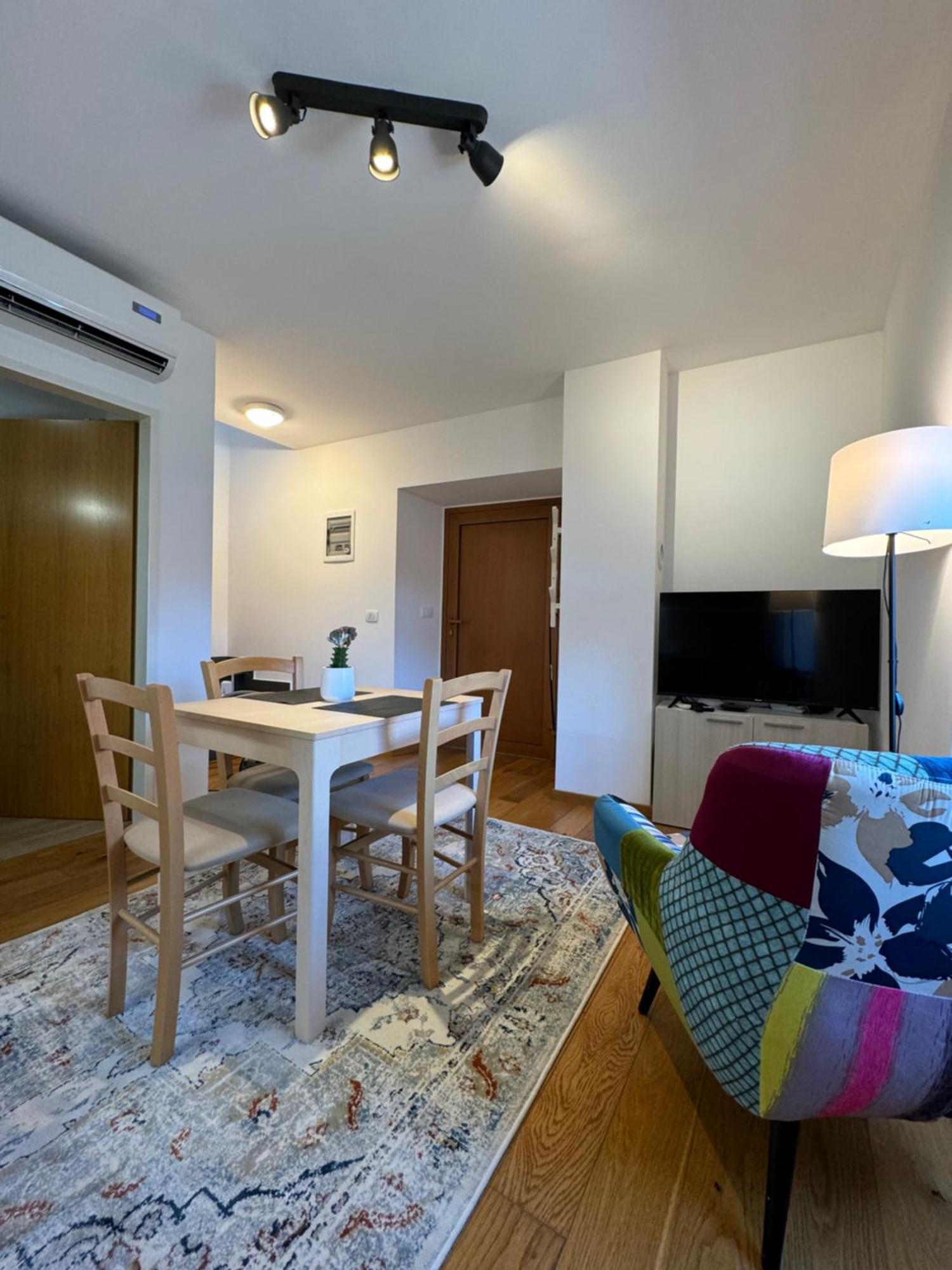 Santomas Apartments Smarje  Bagian luar foto